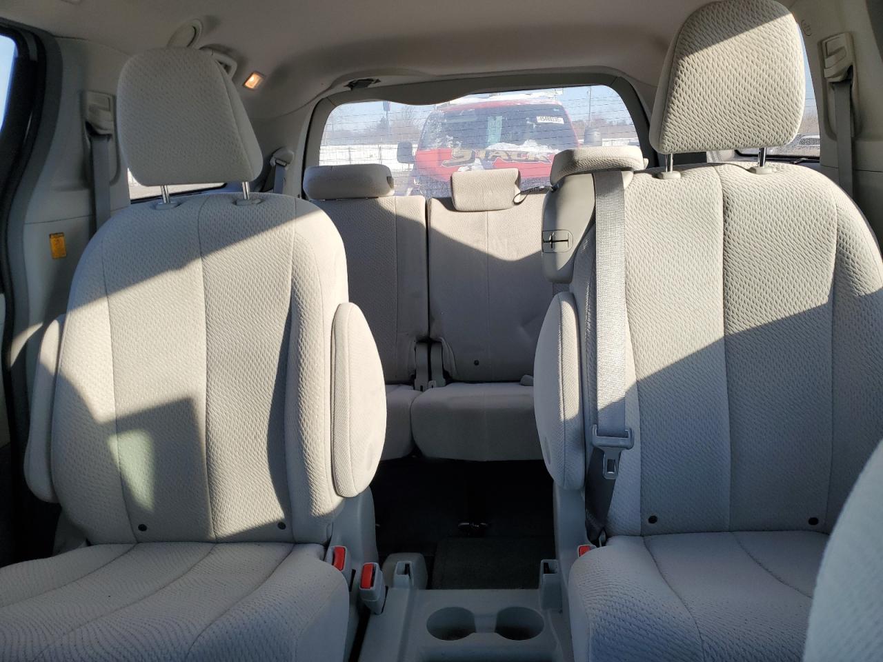 2011 Toyota Sienna - Image 10