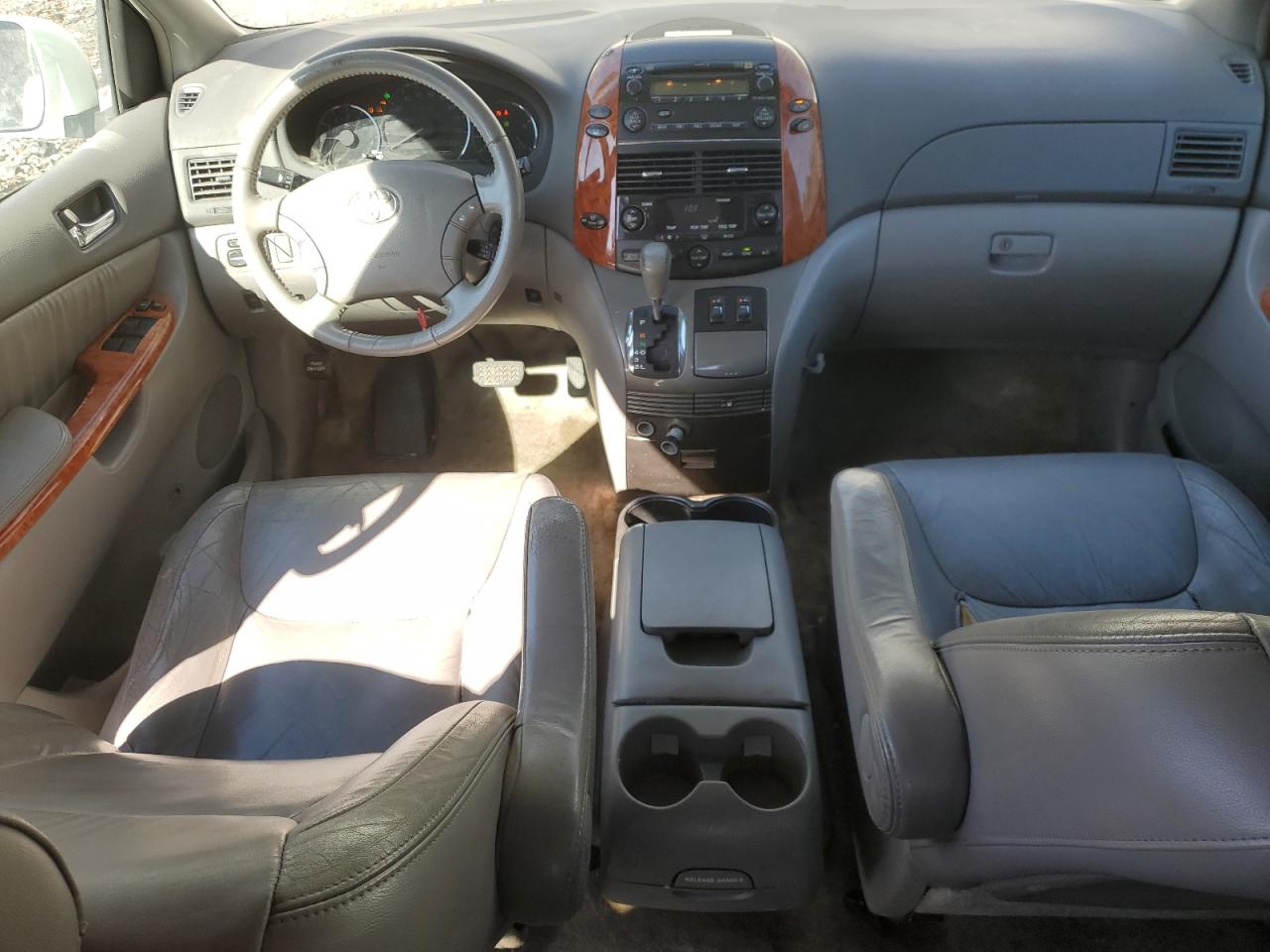 2008 Toyota Sienna - Image 8