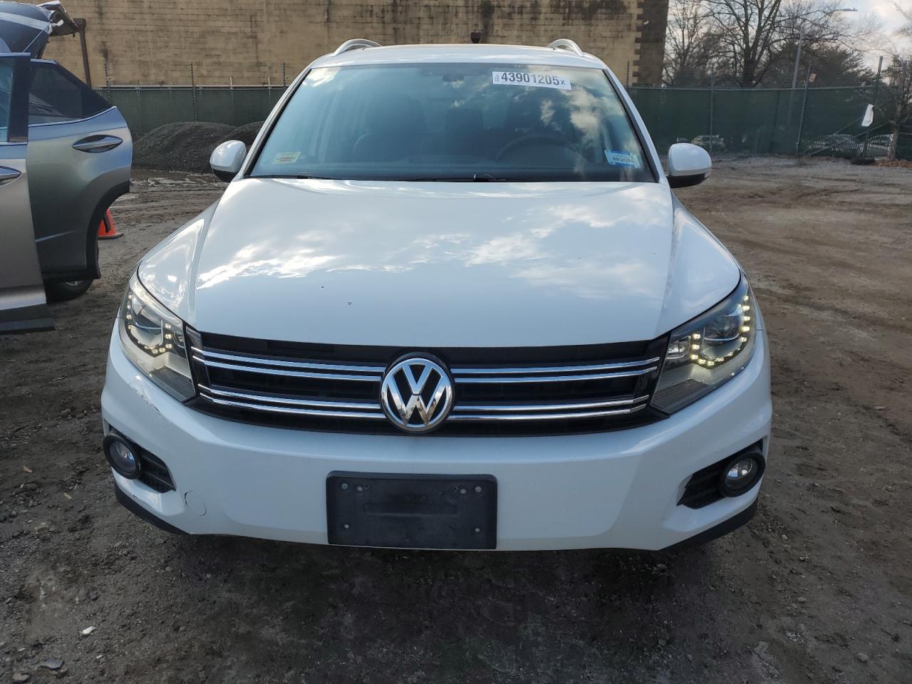 2016 Volkswagen Tiguan - Image 5