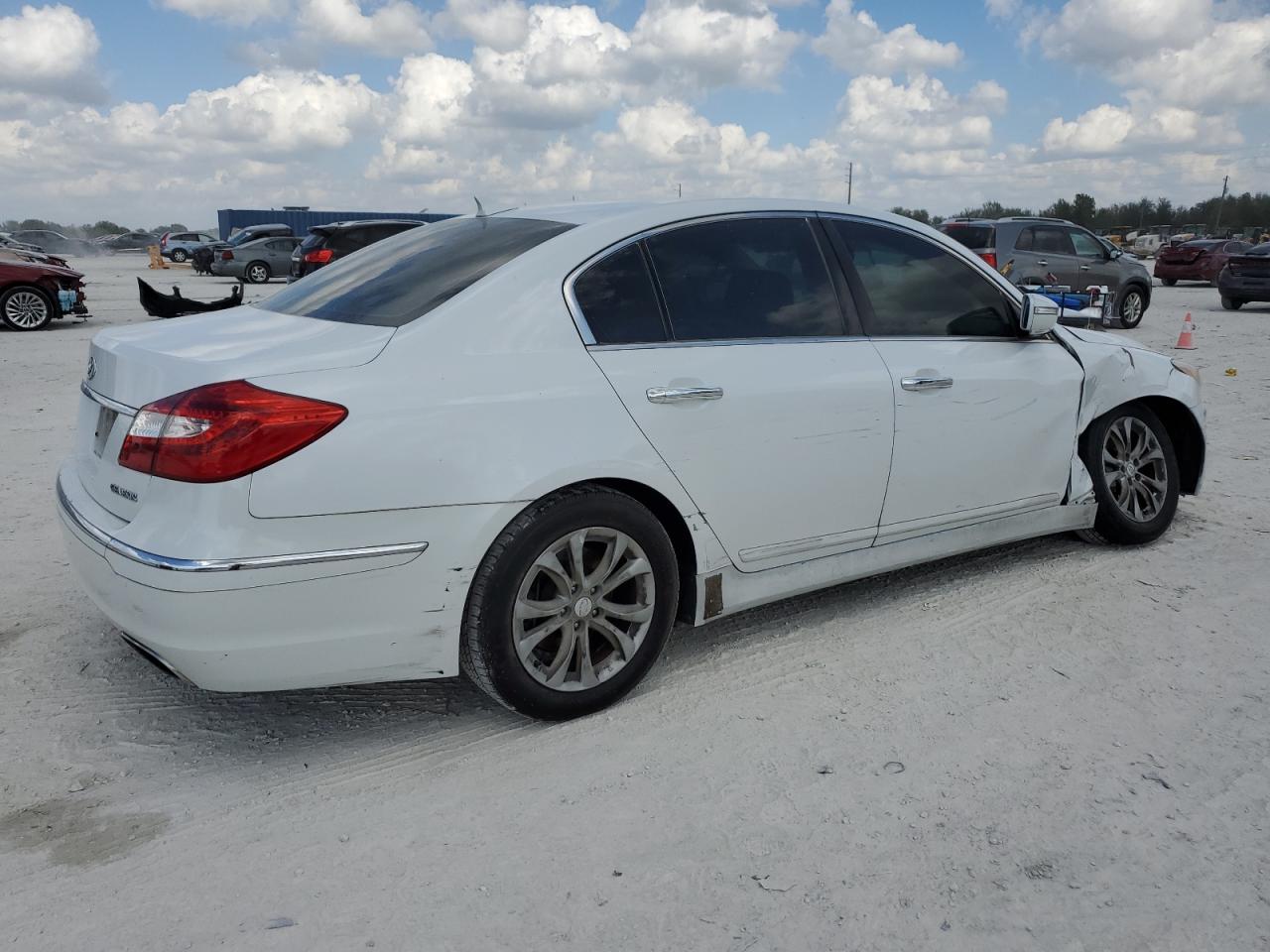 2013 Hyundai Genesis - Image 3