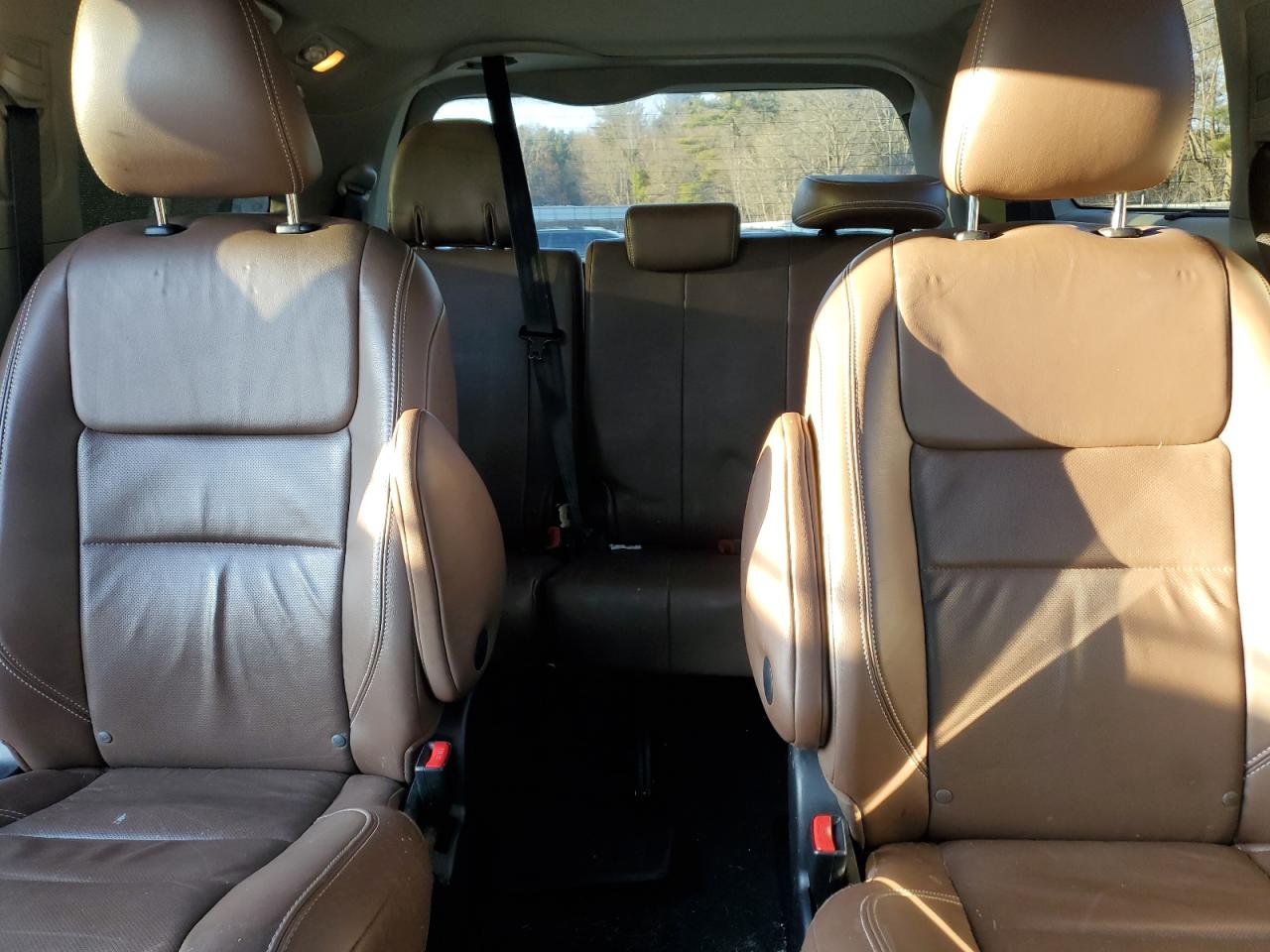 2015 Toyota Sienna - Image 10