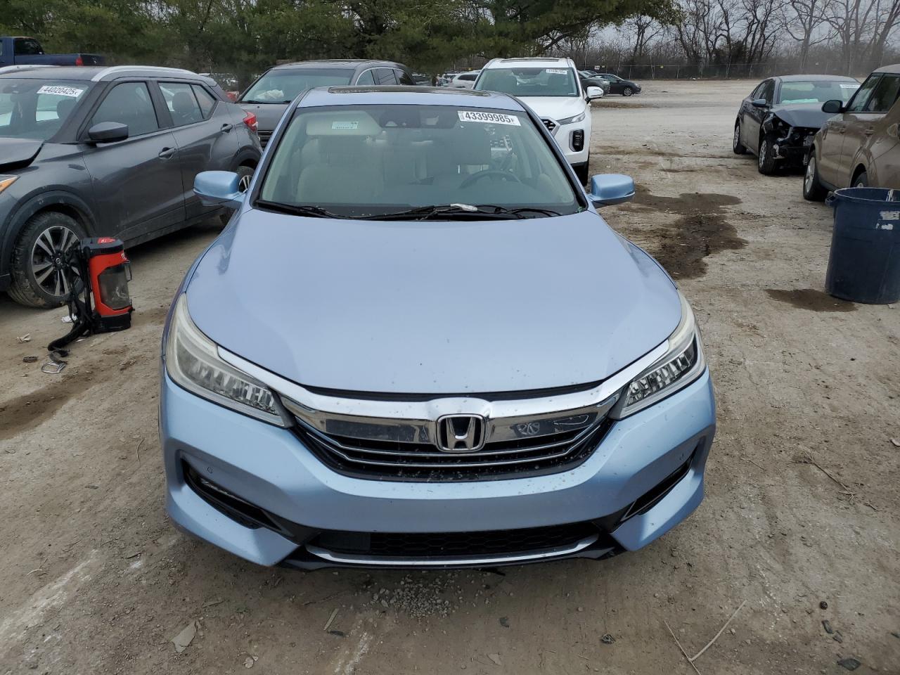 JHMCR6F72HC003064 HONDA ACCORD 2017