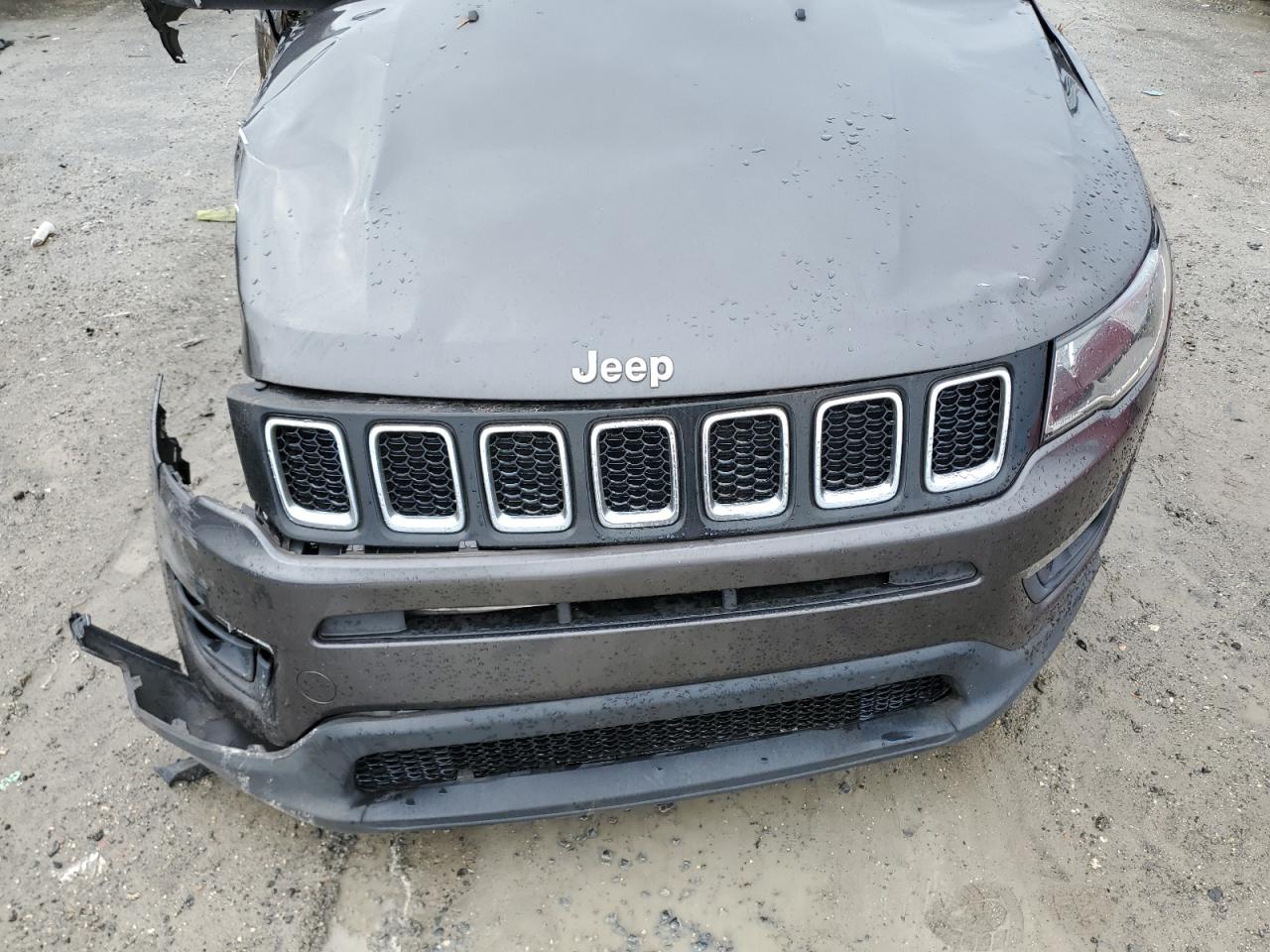 2018 Jeep Compass - Image 12