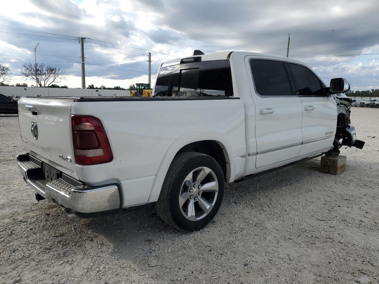 2021 RAM 1500 - Image 3