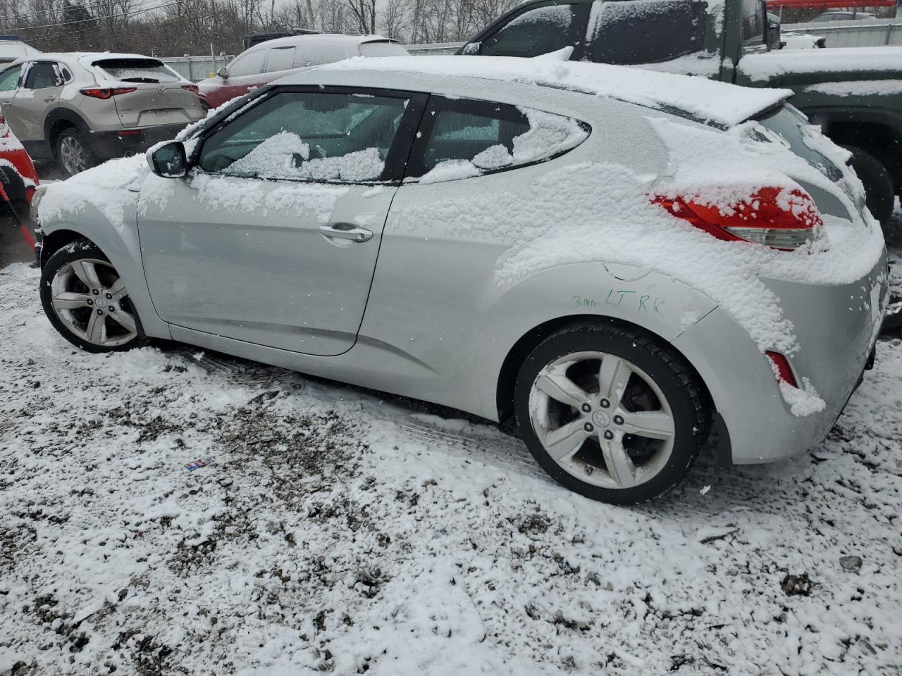 2013 Hyundai Veloster - Image 2