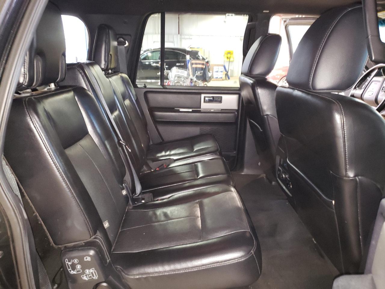 2015 Ford Expedition - Image 11