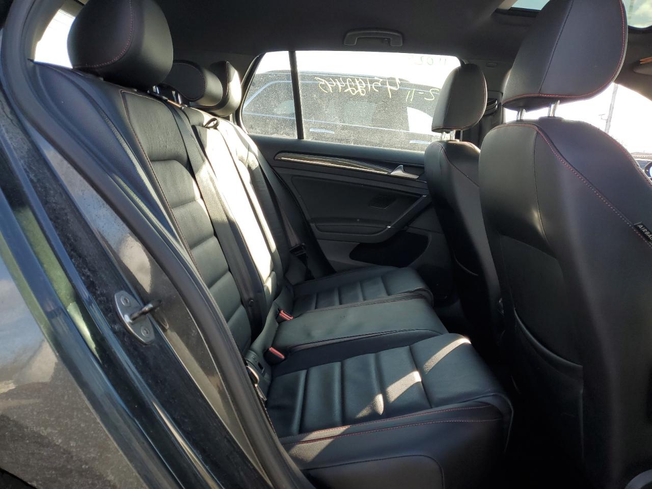 2017 Volkswagen GTI - Image 10
