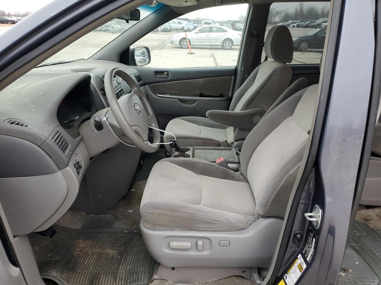 2009 Toyota Sienna - Image 7