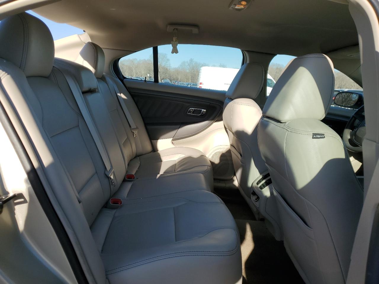 2011 Ford Taurus - Image 11