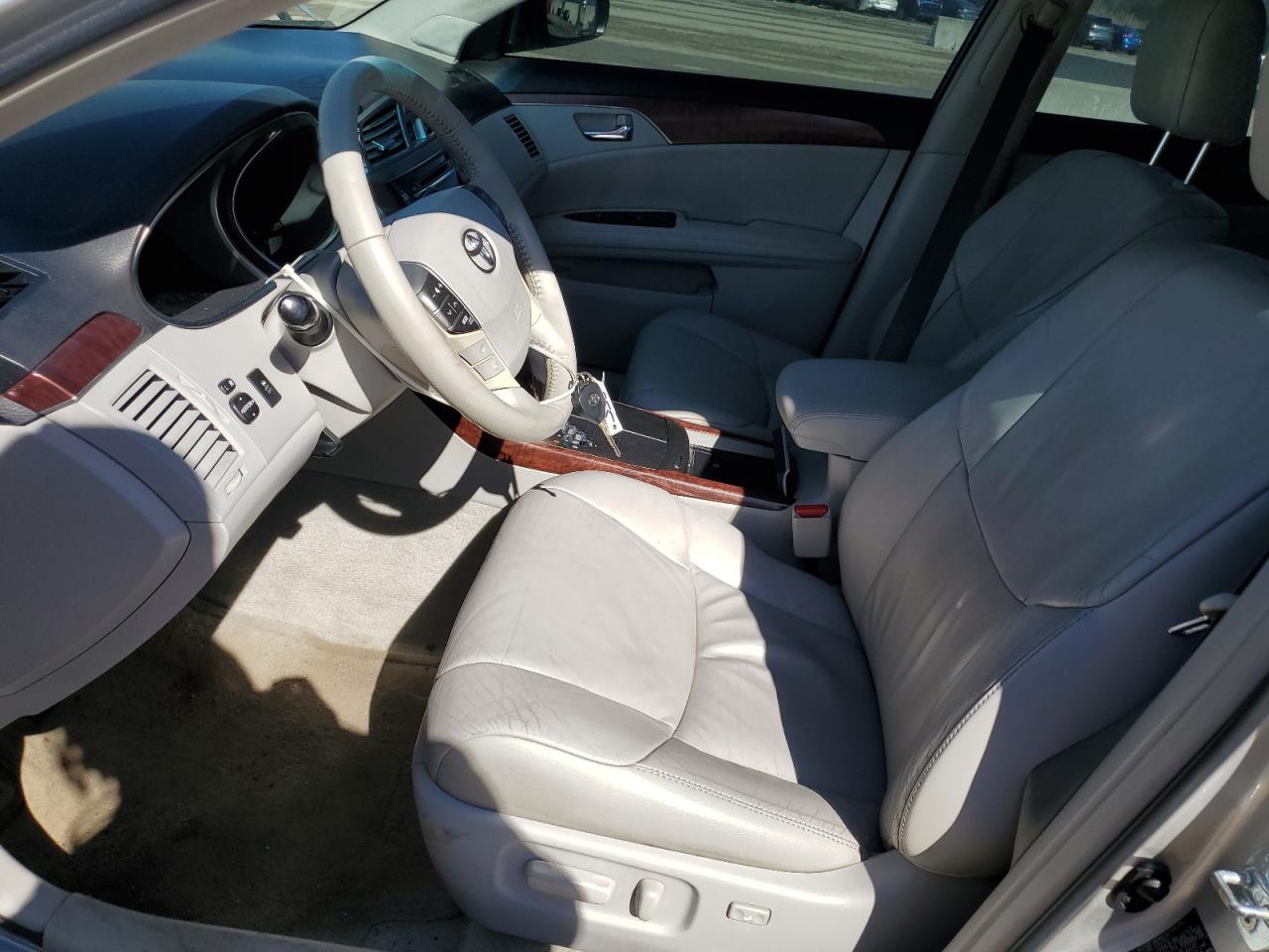 2012 Toyota Avalon - Image 7