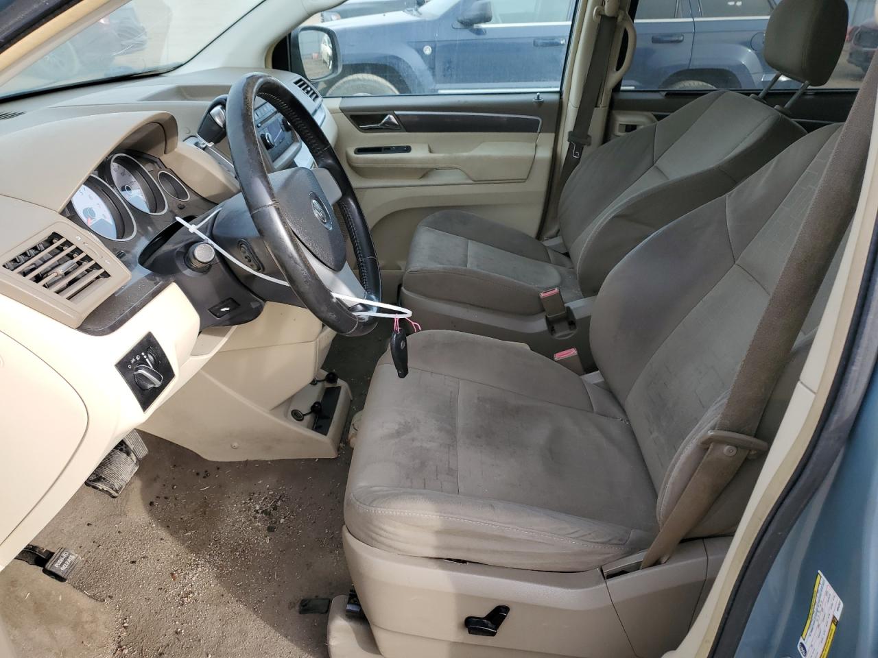2009 Volkswagen Routan - Image 7