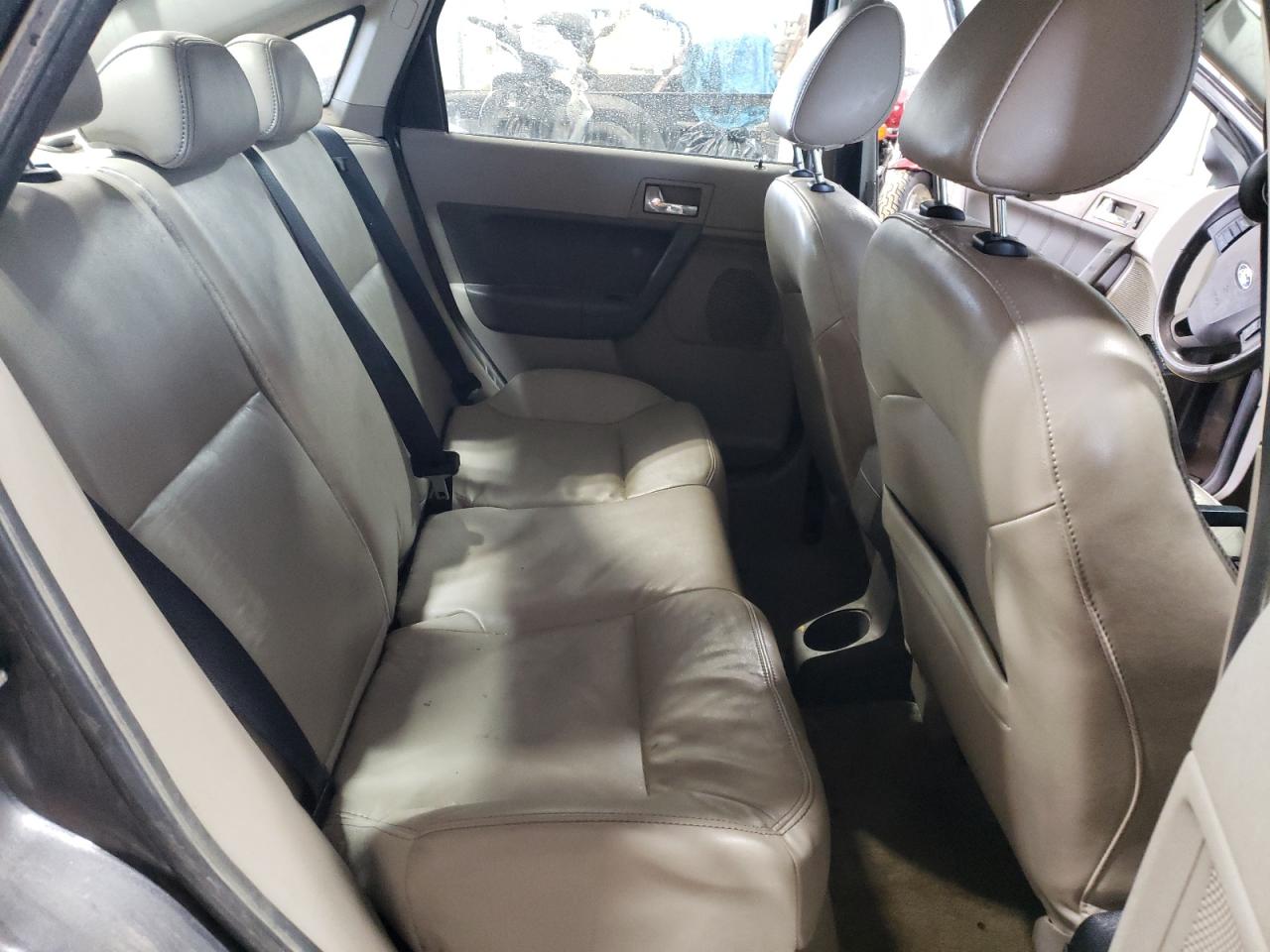 2010 Ford Focus - Image 11