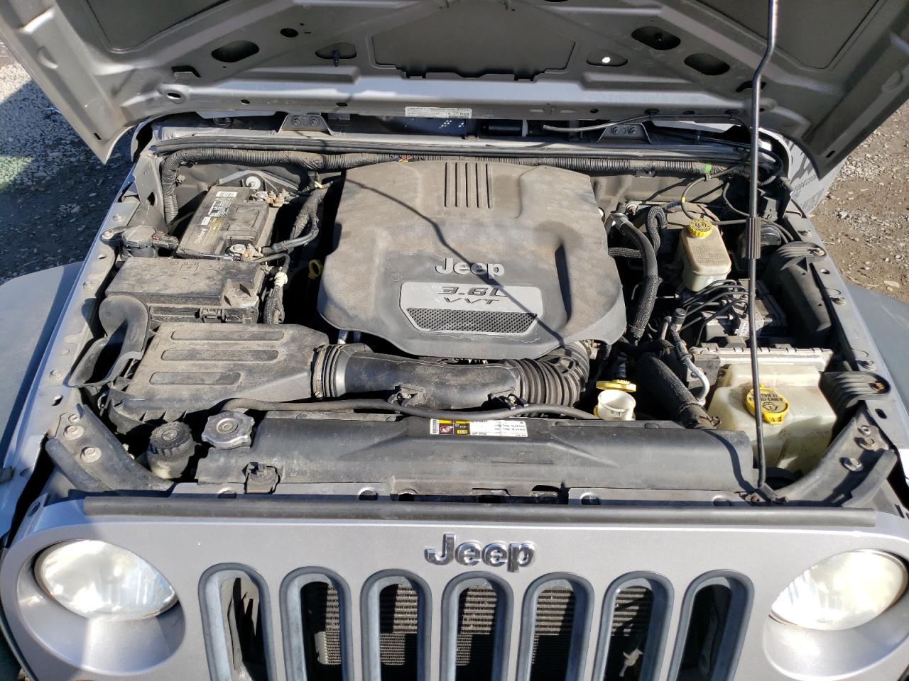 2013 Jeep Wrangler - Image 12