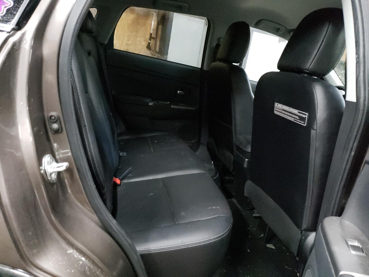 2018 Mitsubishi Outlander - Image 11