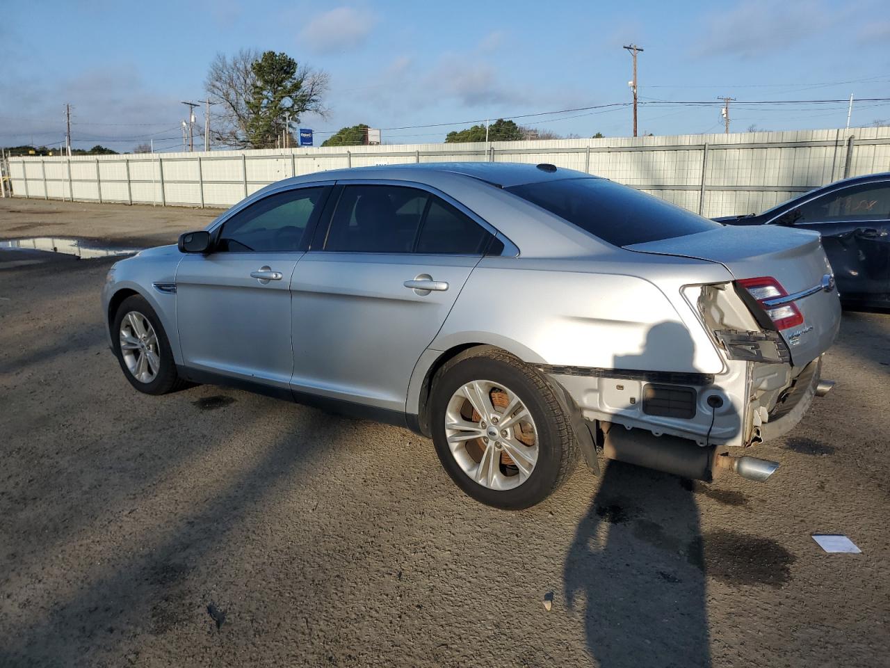 2016 Ford Taurus - Image 2