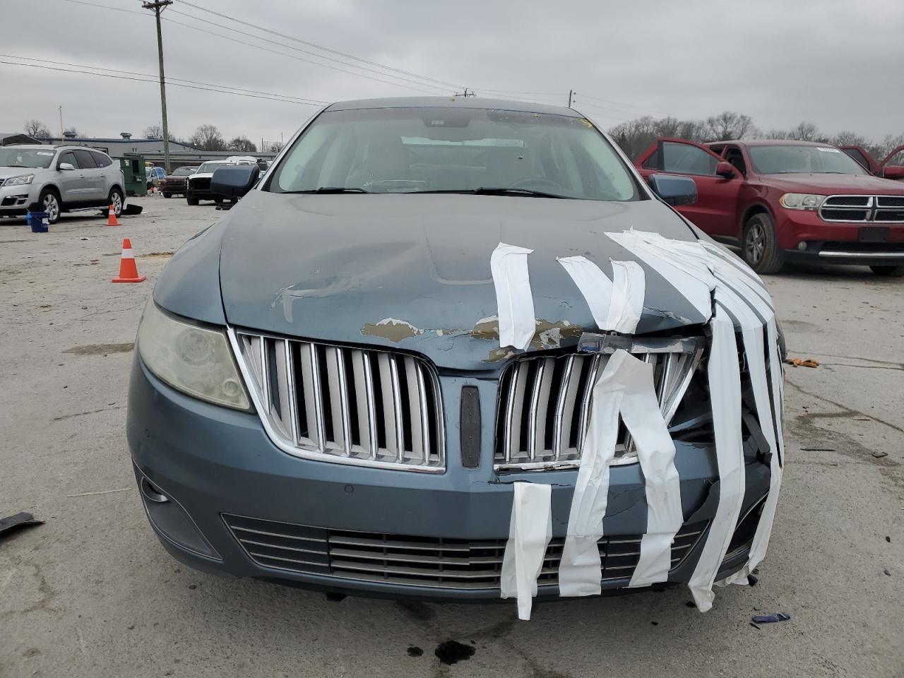 2010 Lincoln MKS - Image 5