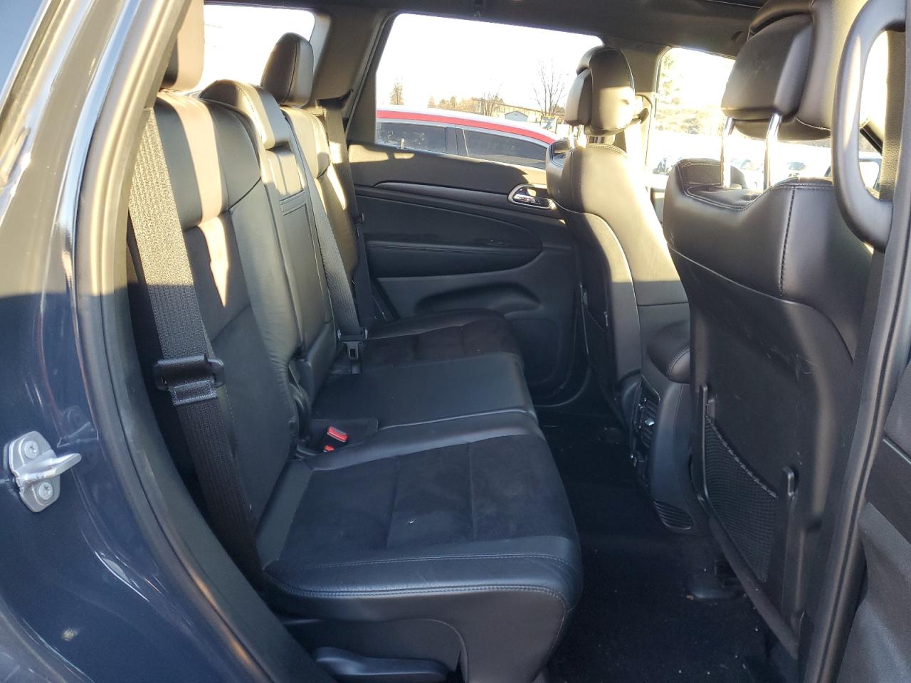 2018 Jeep Grand Cherokee - Image 11