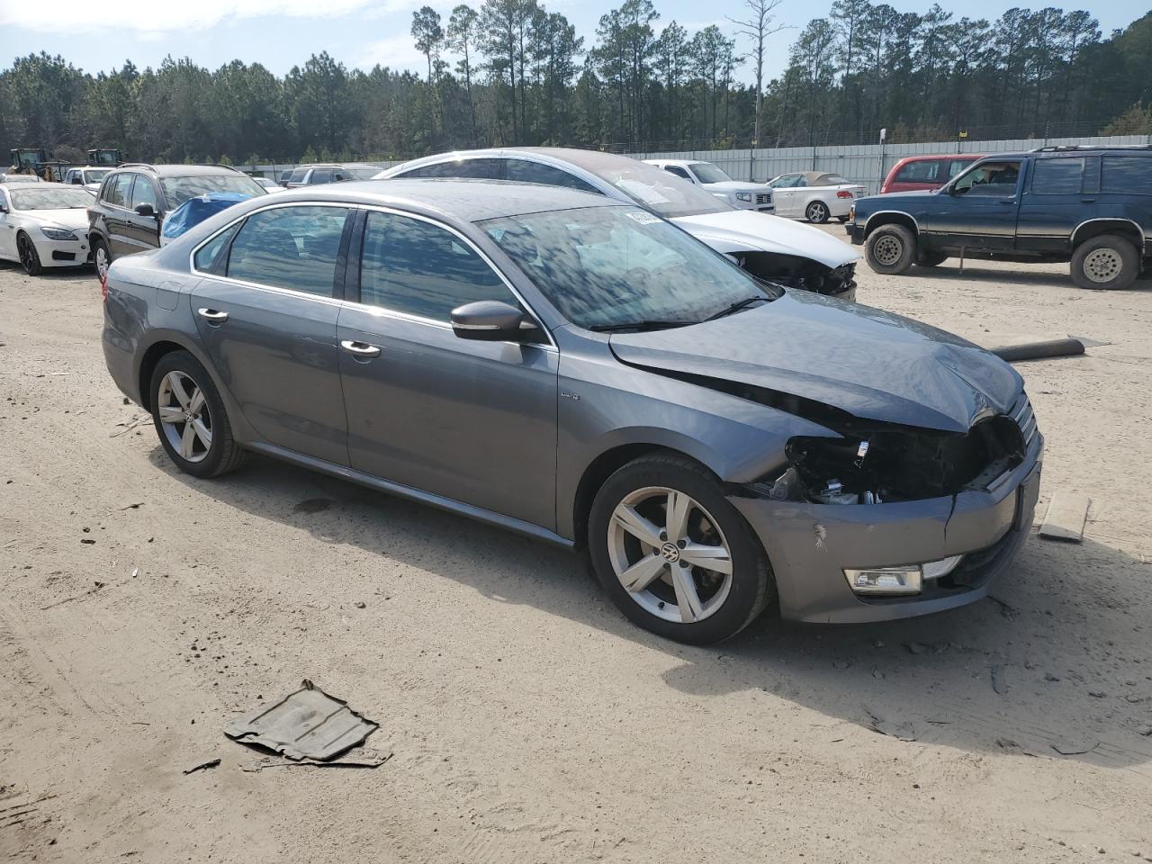 2015 Volkswagen Passat - Image 4