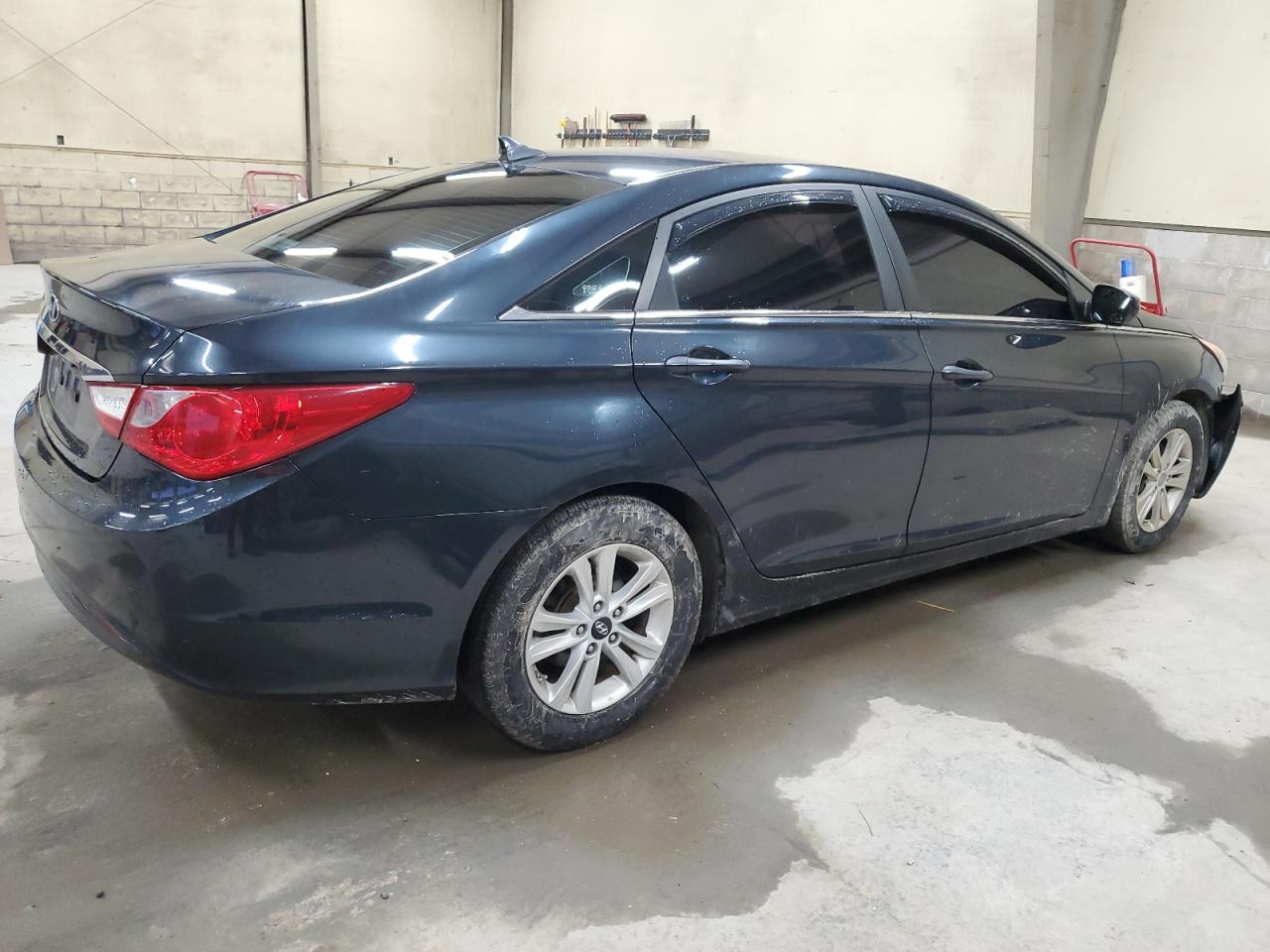 2011 Hyundai Sonata - Image 3