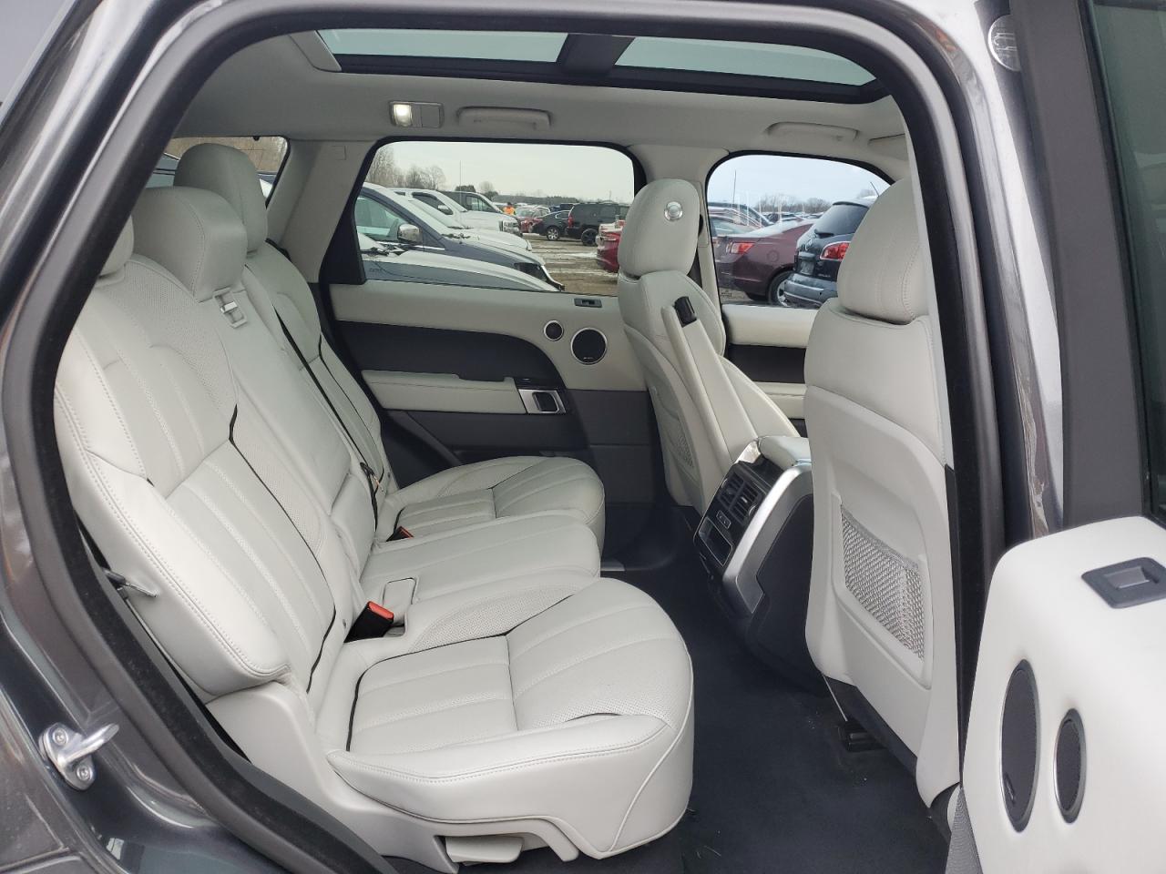 2016 Land Rover Range Rover - Image 11