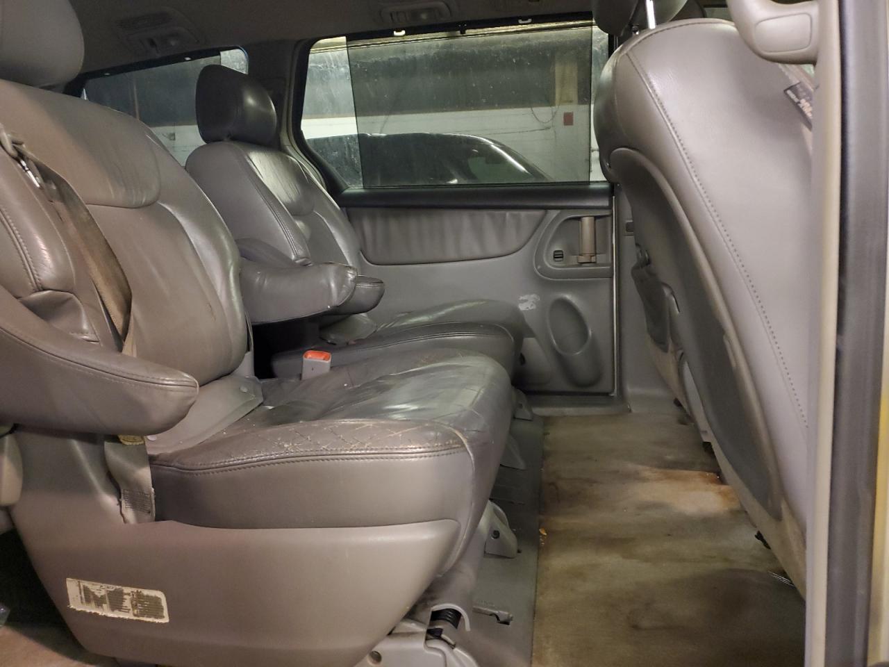 2005 Toyota Sienna - Image 11