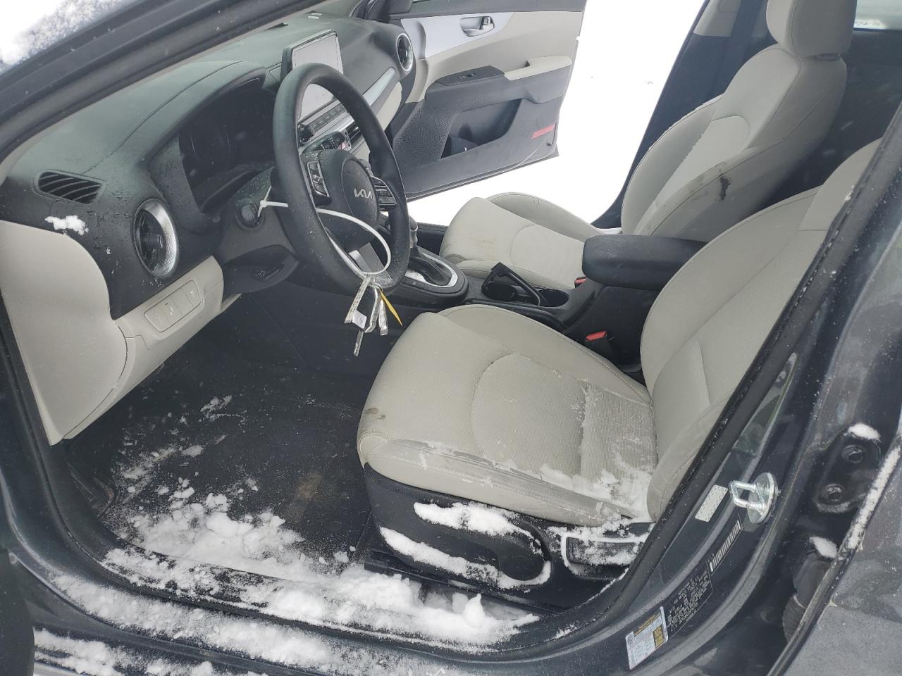 2022 Kia Forte - Image 7