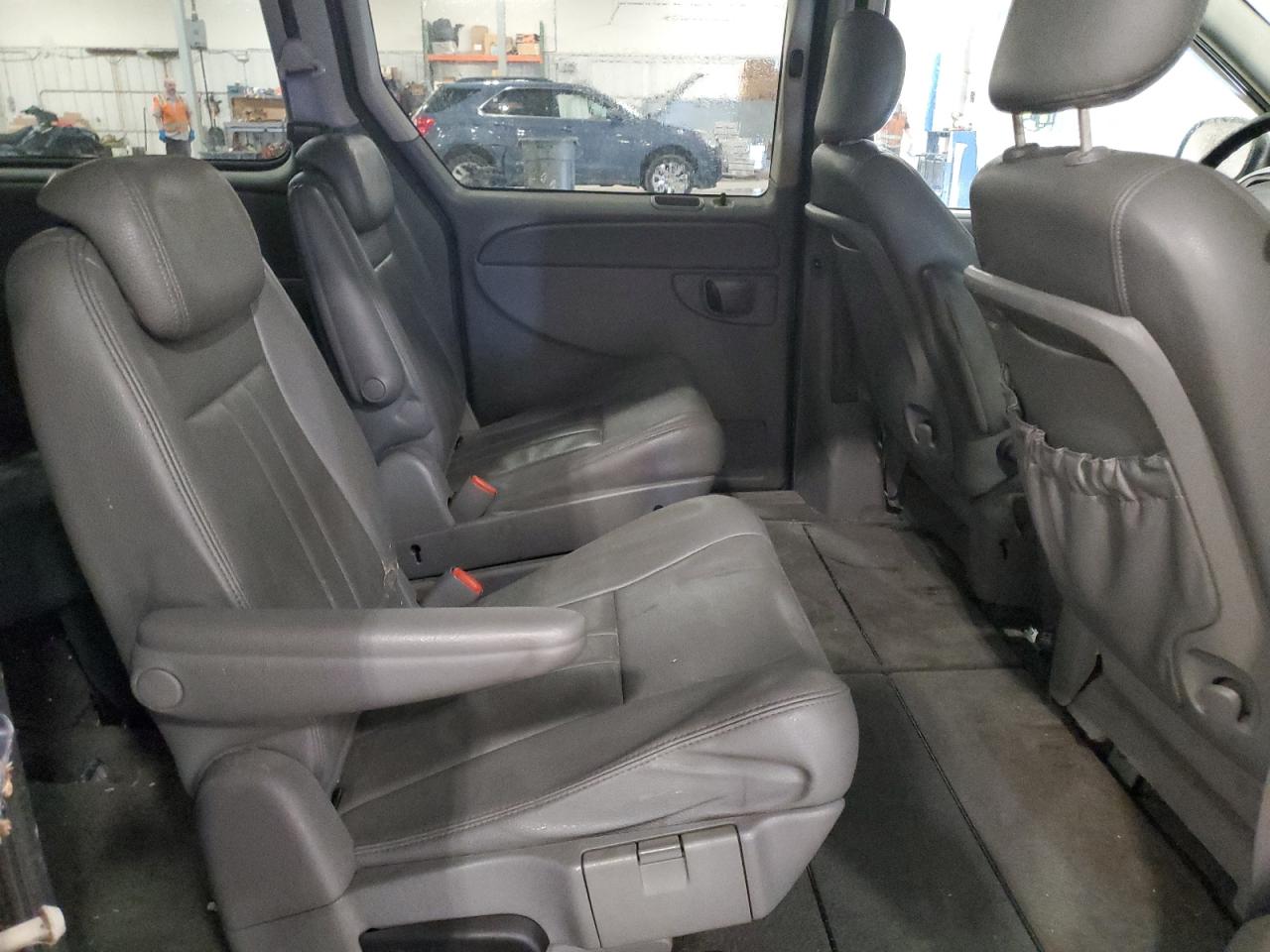 2006 Dodge Caravan - Image 11