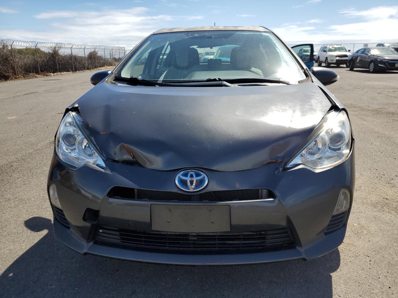 2014 Toyota Prius - Image 5