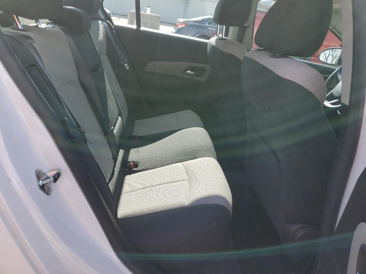 2011 Chevrolet Cruze - Image 10