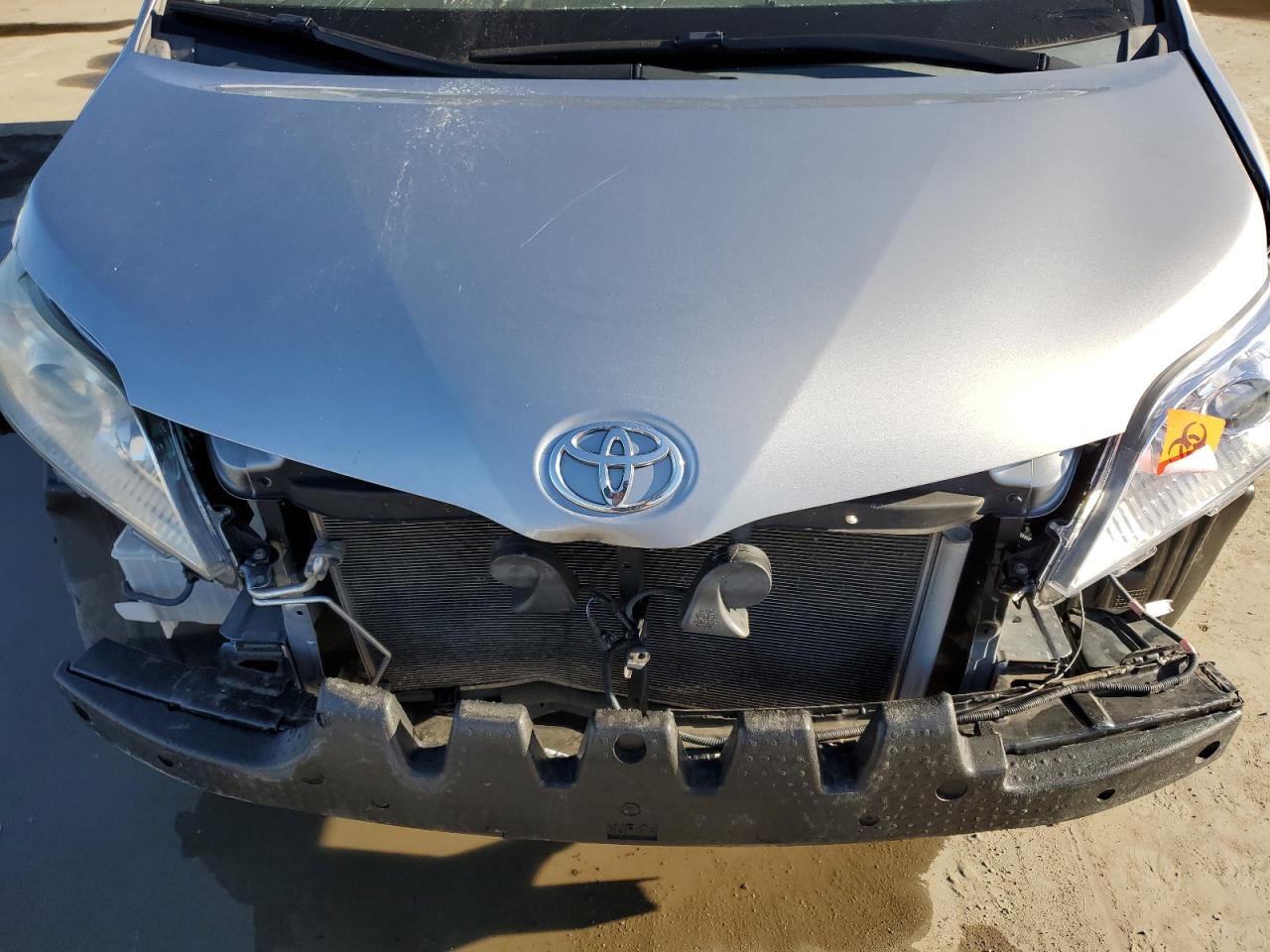 2015 Toyota Sienna - Image 12