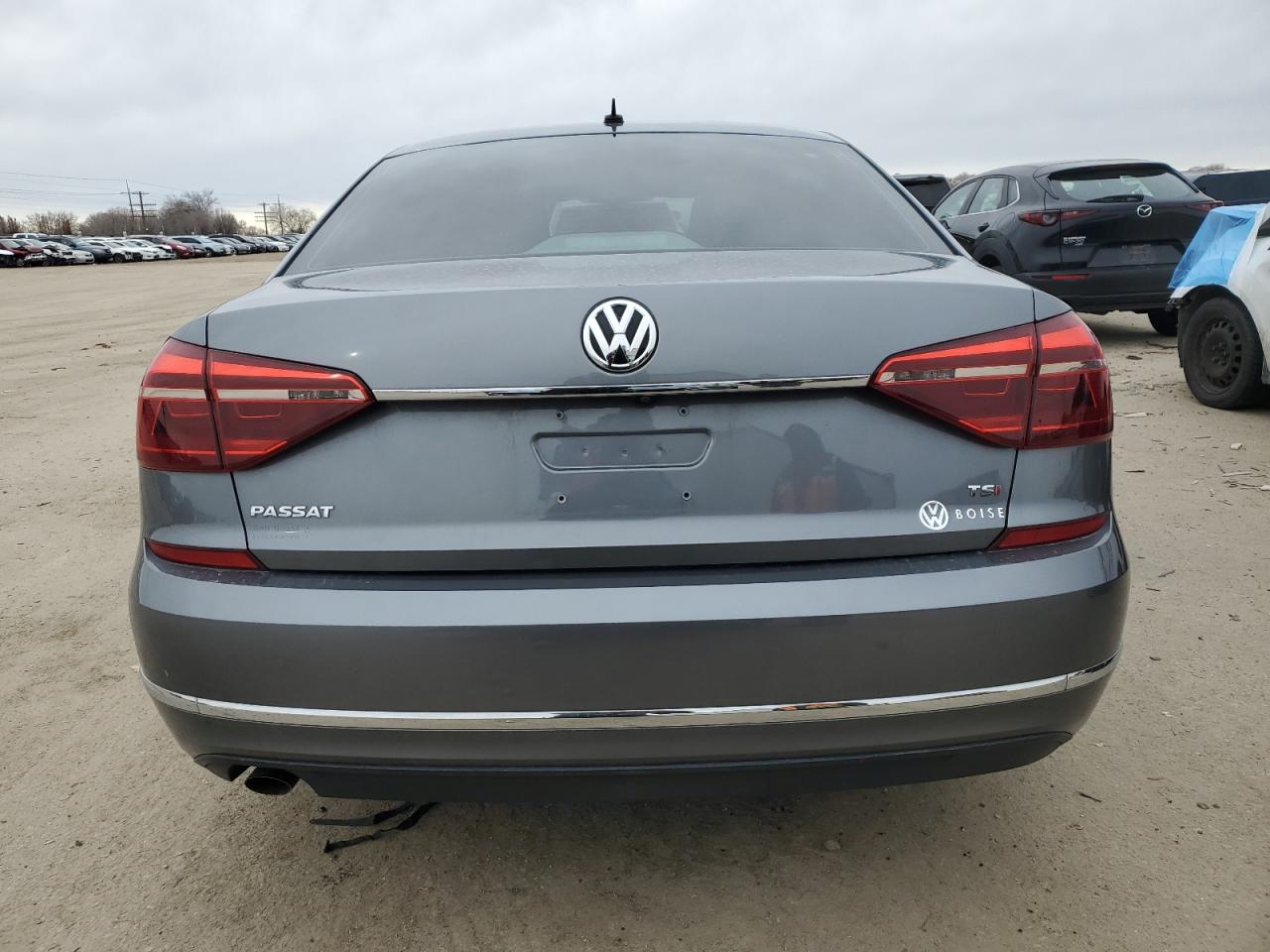 2017 Volkswagen Passat - Image 6