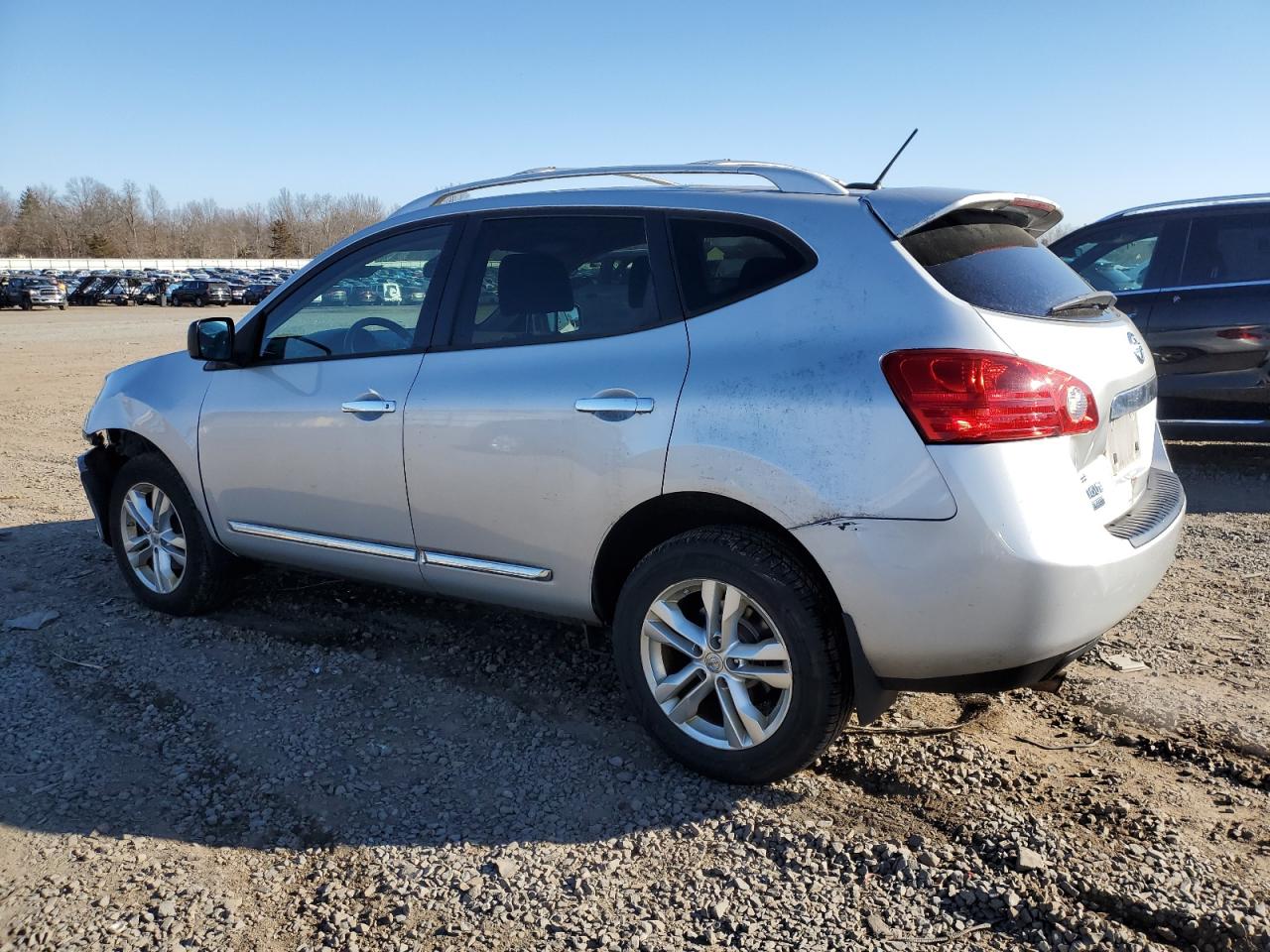 2015 Nissan Rogue - Image 2