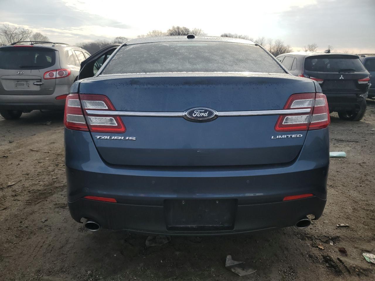 2018 Ford Taurus - Image 6
