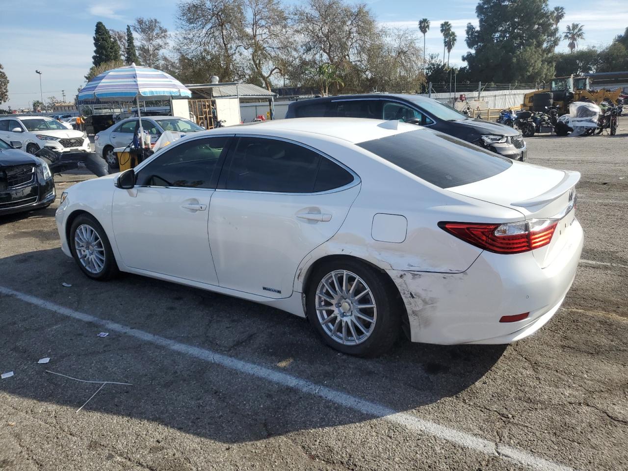 2015 Lexus ES - Image 2