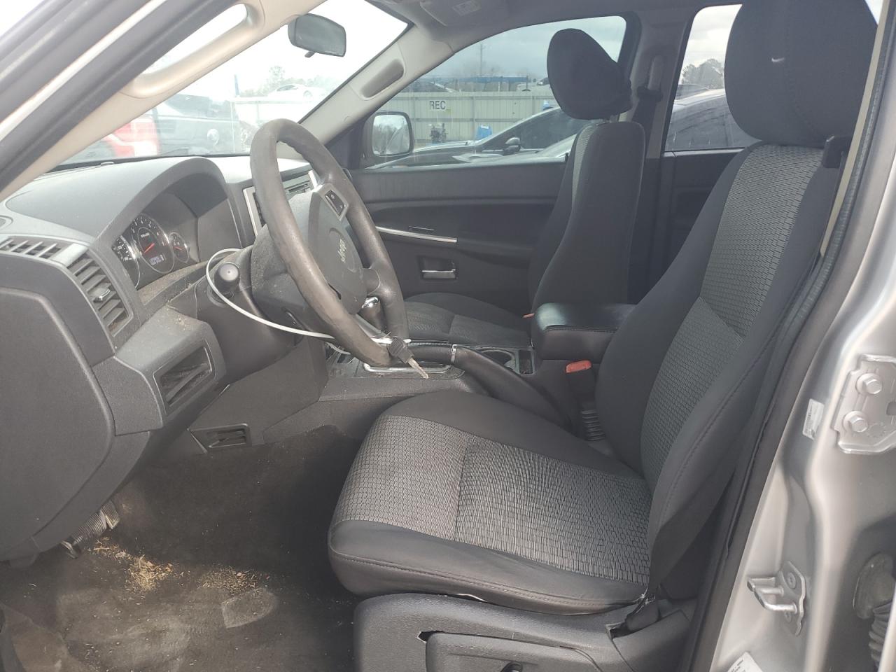 2010 Jeep Grand Cherokee - Image 7