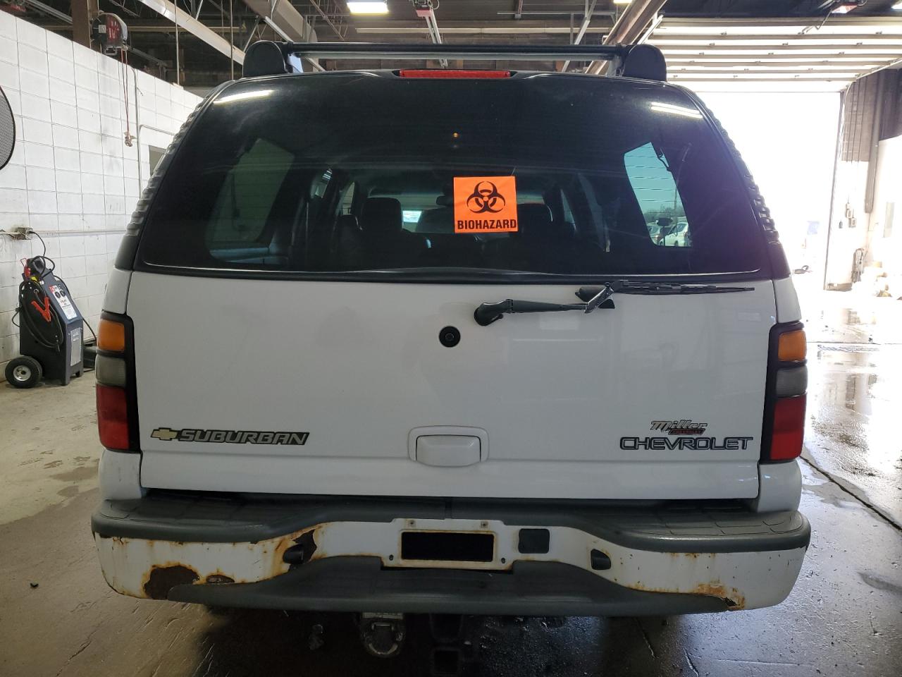 2005 Chevrolet Suburban - Image 6