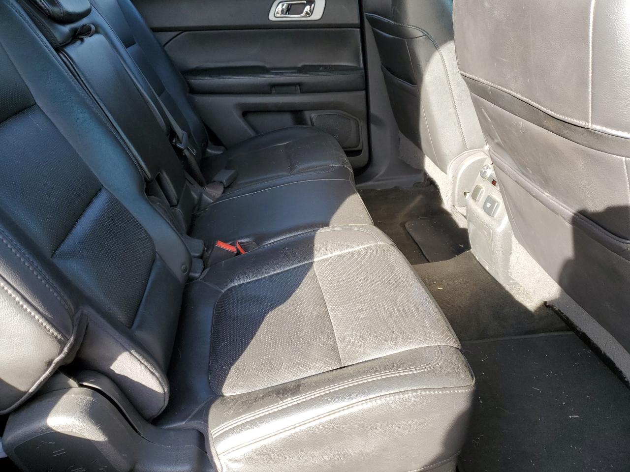 2011 Ford Explorer - Image 11