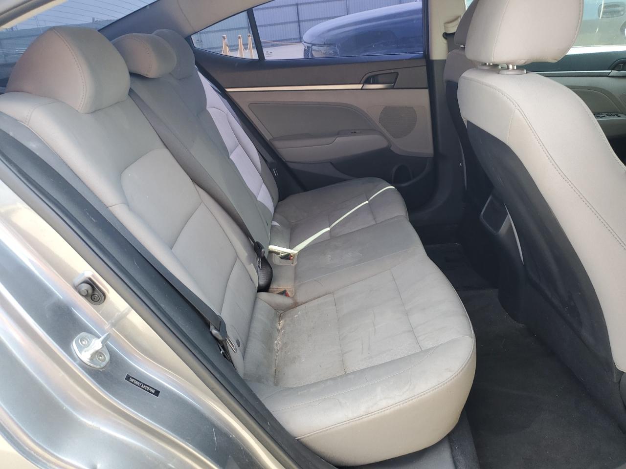 2018 Hyundai Elantra - Image 10