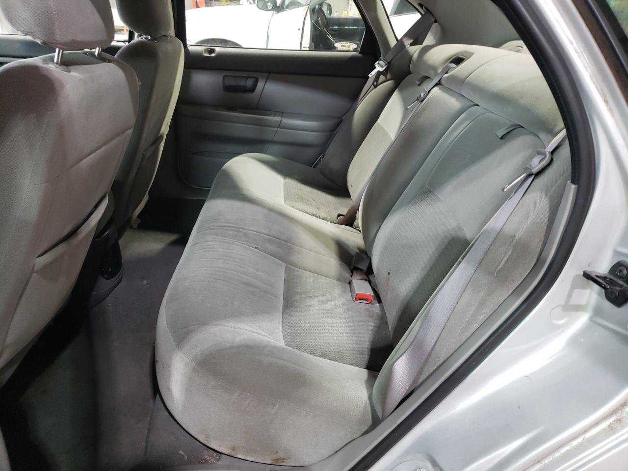 2005 Ford Taurus - Image 10