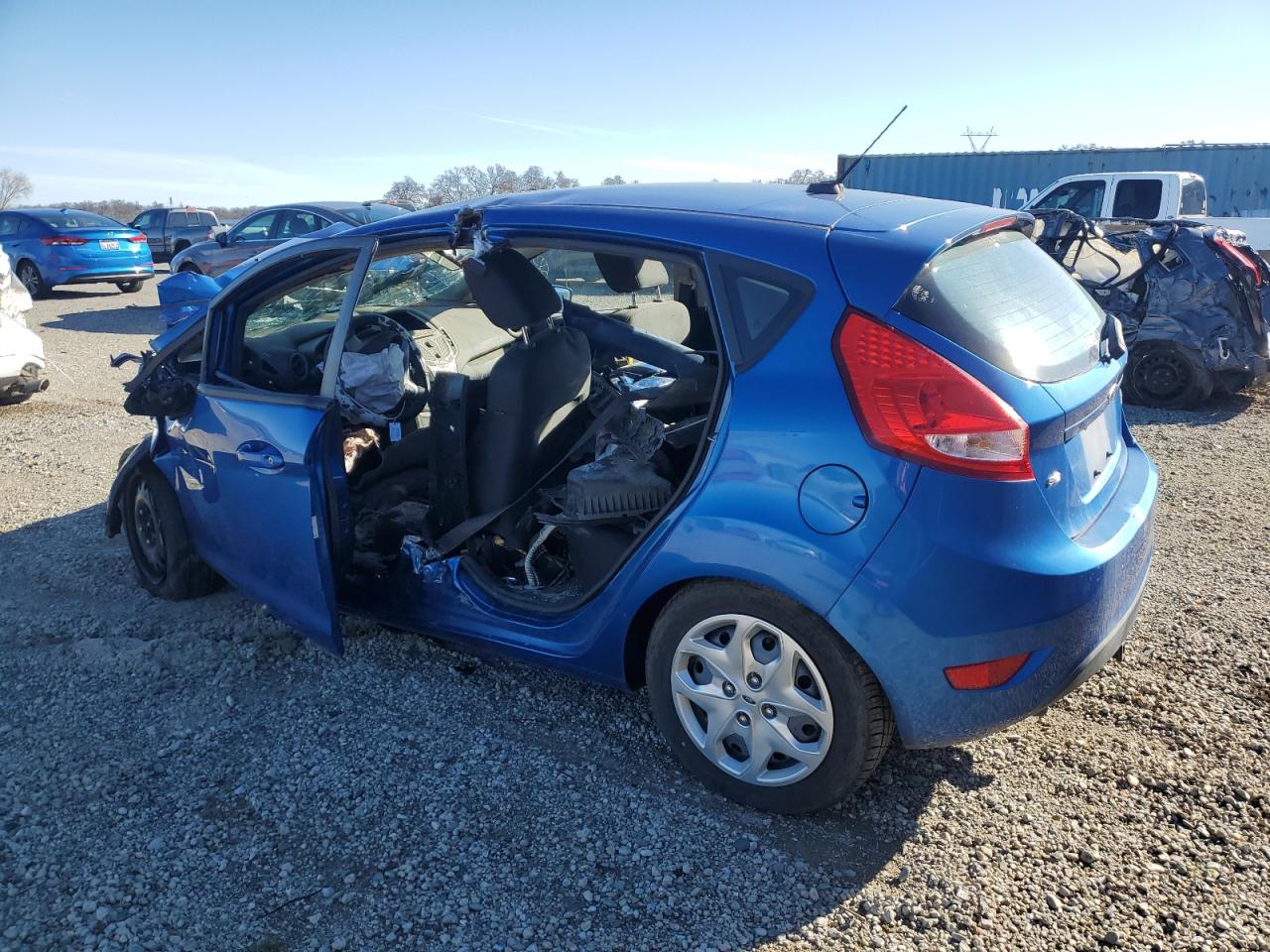 2011 Ford Fiesta - Image 2