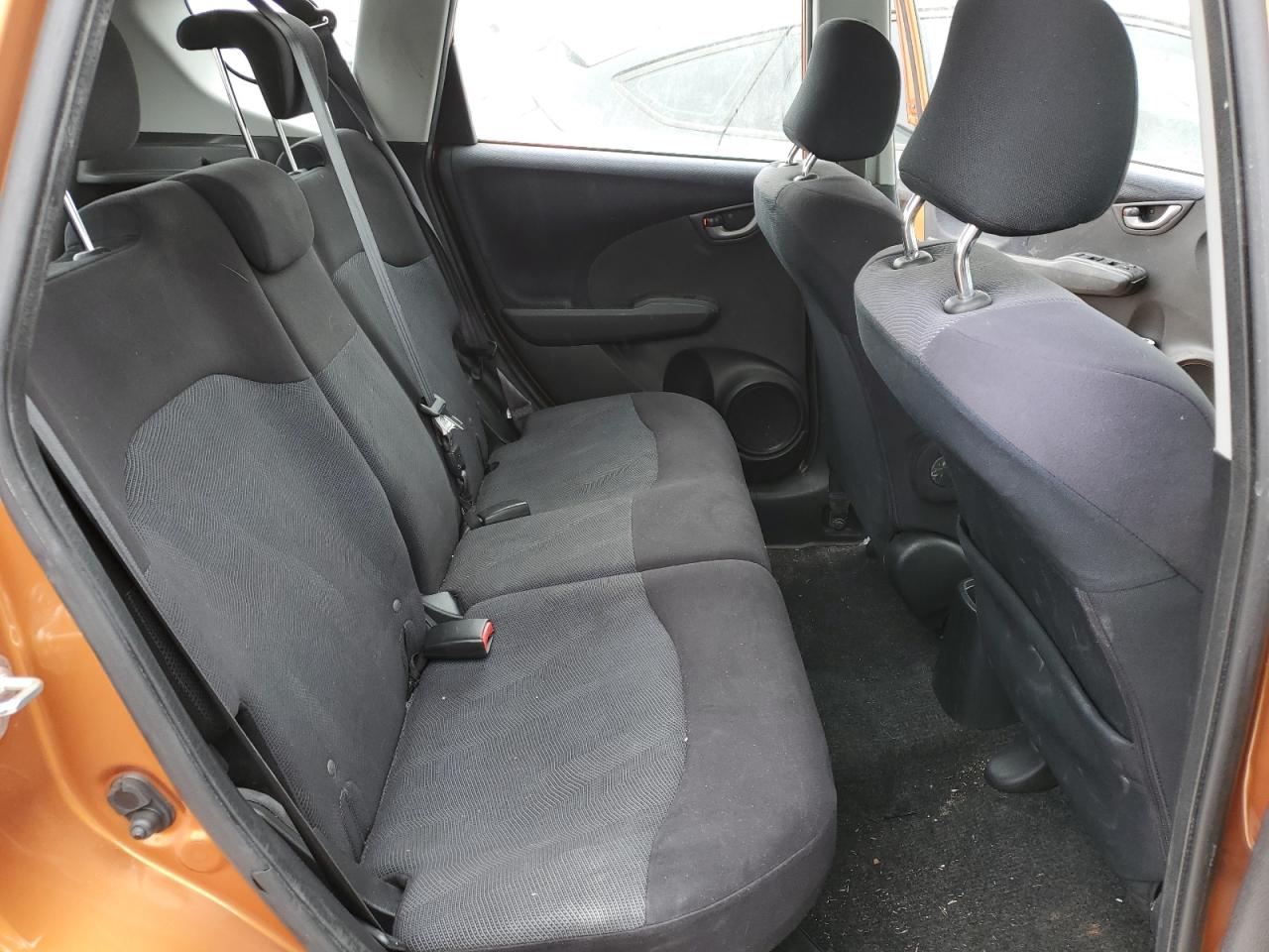 2010 Honda Fit - Image 11