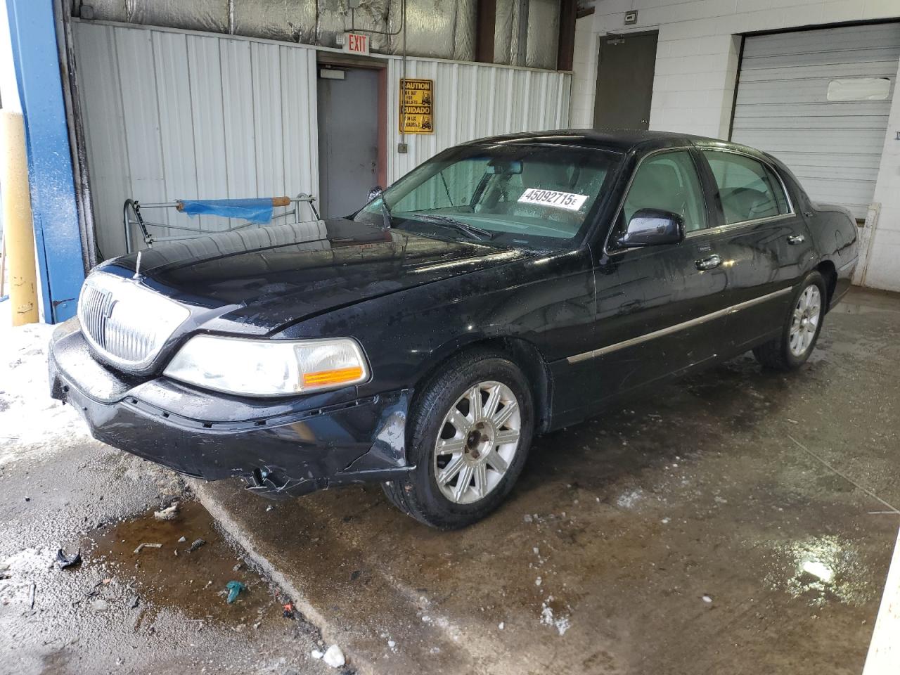 2011 Lincoln Town Car - Image 1