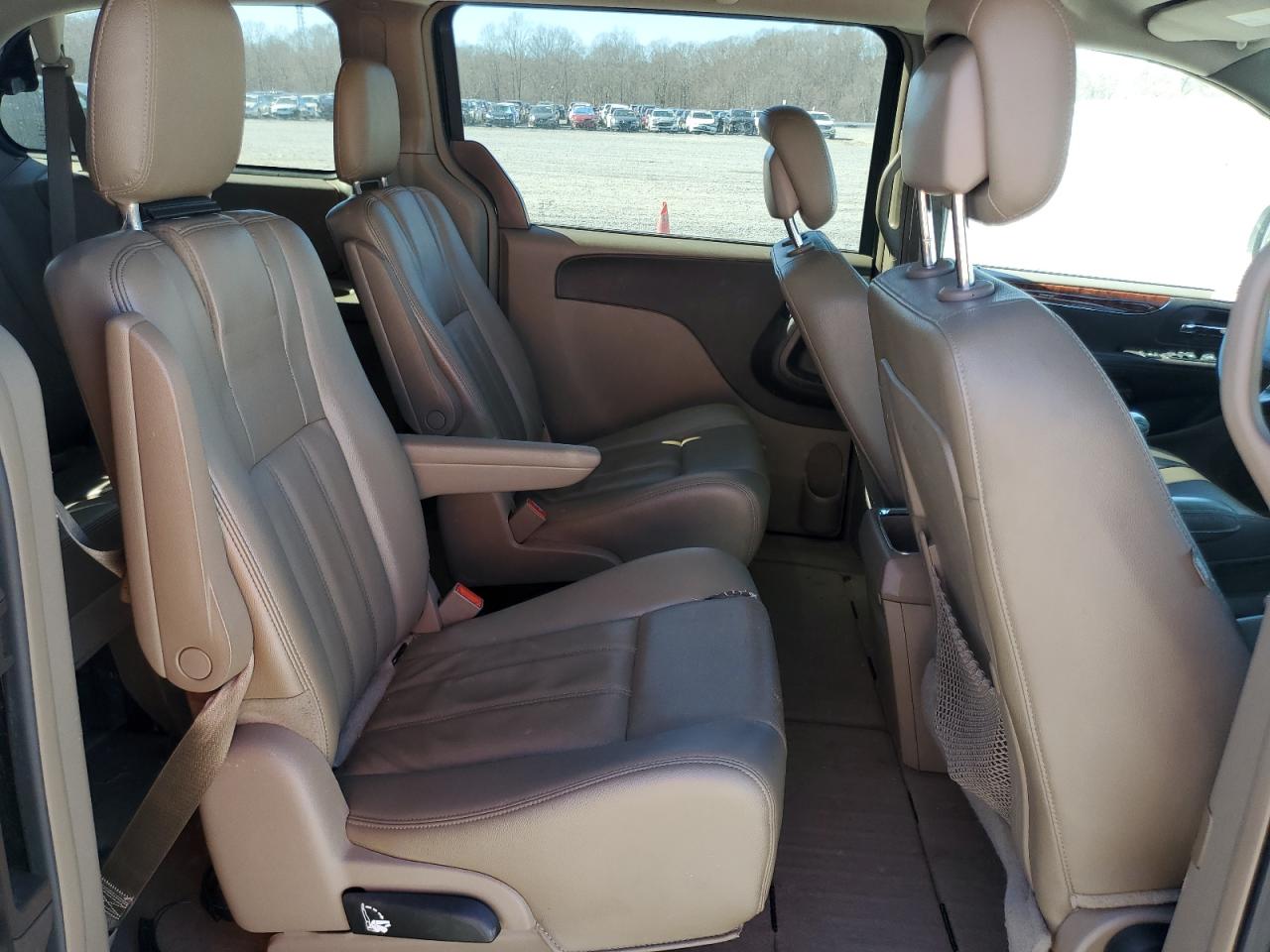 2015 Chrysler Town & Country - Image 11