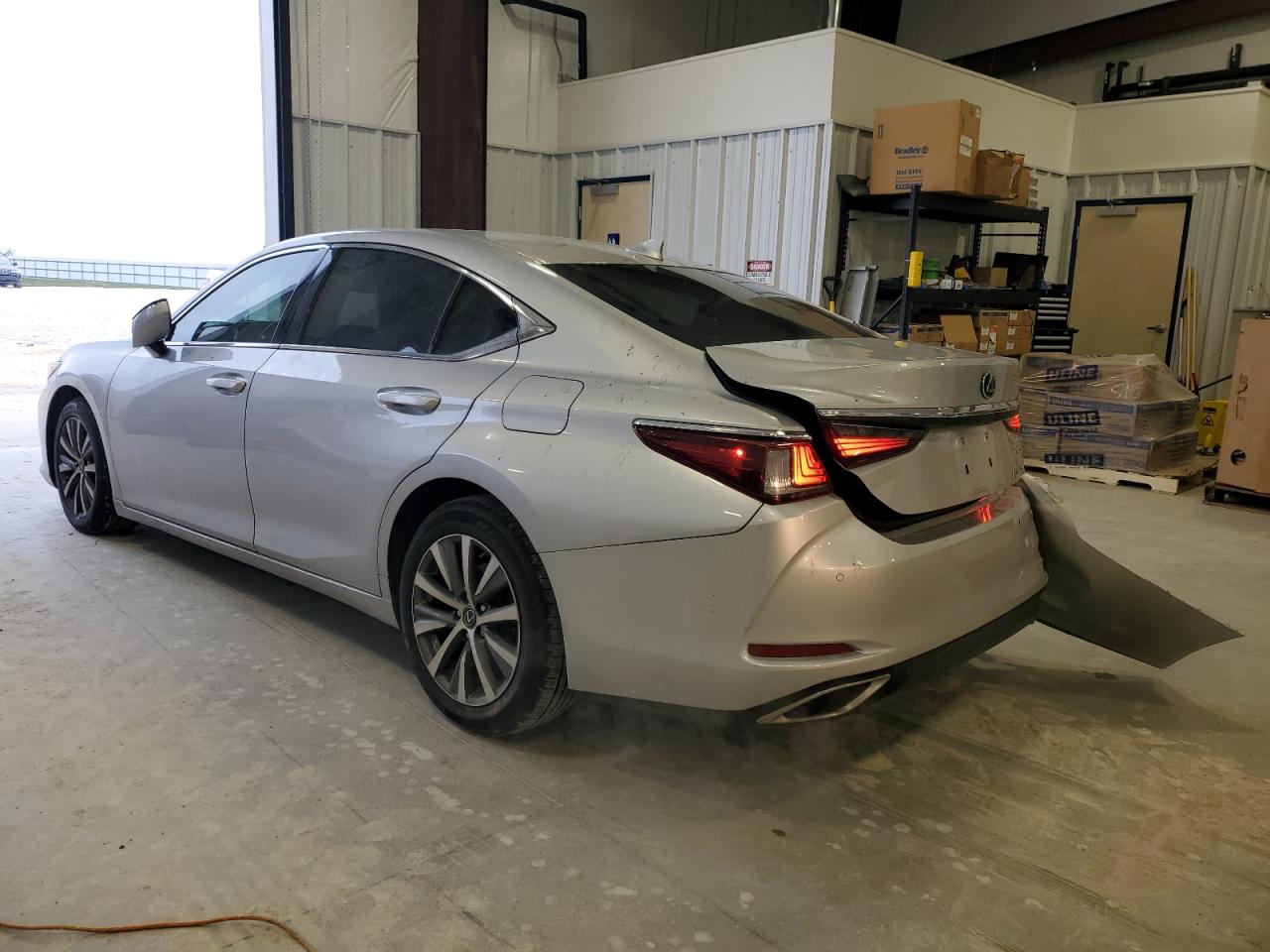 2019 Lexus ES - Image 2
