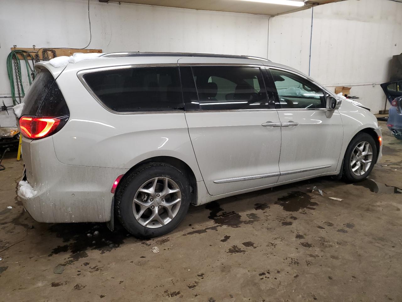 2017 Chrysler Pacifica - Image 3