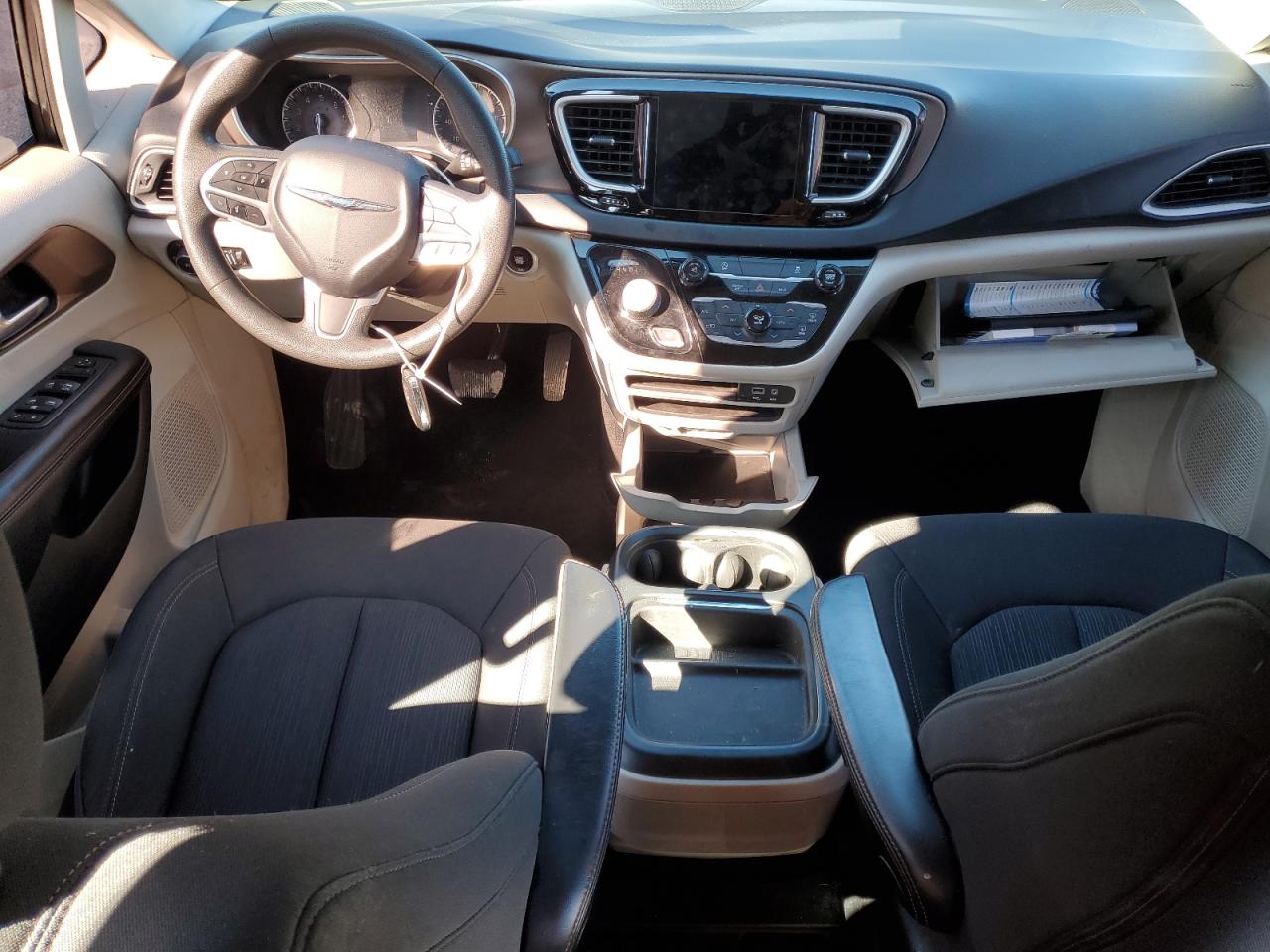 2017 Chrysler Pacifica - Image 8
