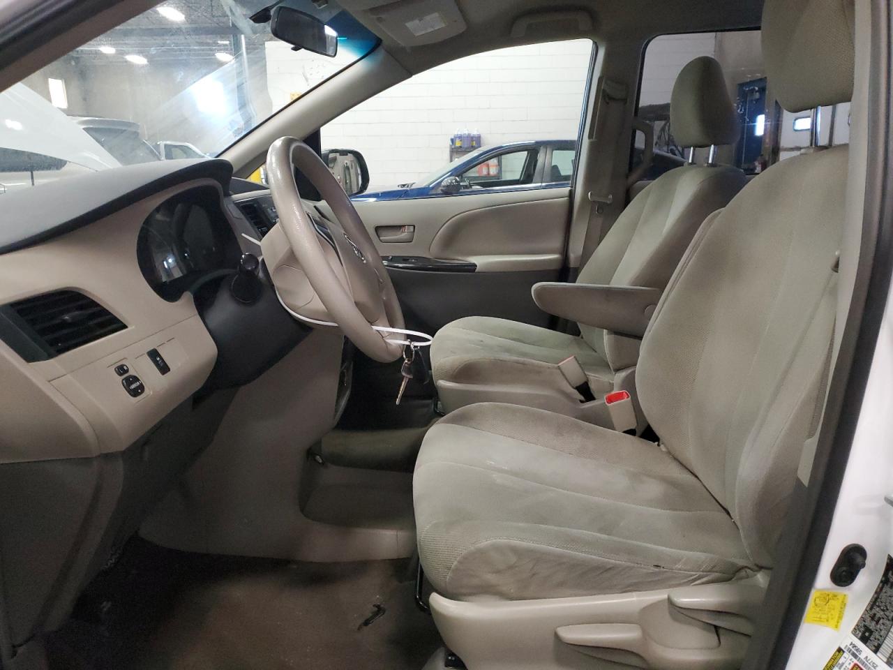 2012 Toyota Sienna - Image 7