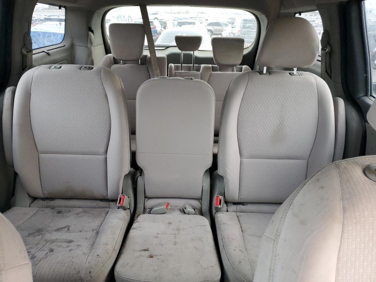 2016 Kia Sedona - Image 10