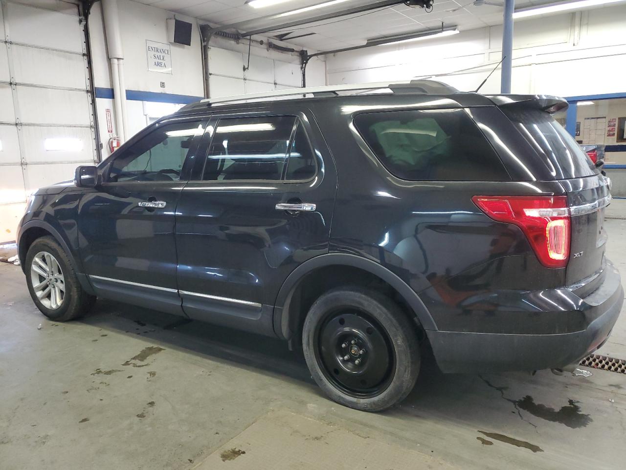 2015 Ford Explorer - Image 2