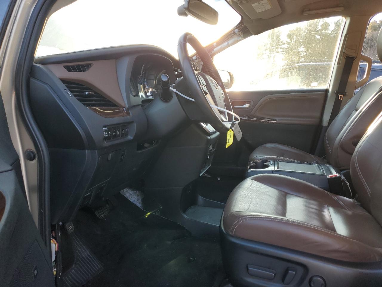 2015 Toyota Sienna - Image 7